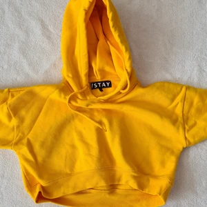 Kort hoodie - Kort hoodie ,använd endast 2 ggr 