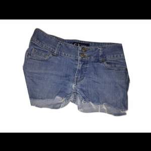 Jeans shorts. Hör av dig vid frågor eller annat!💕