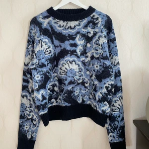 Stickad tröja  - Stickad tröja från Carin Wester i storlek S! Säljer för 100kr med 20 kr frakt  💙