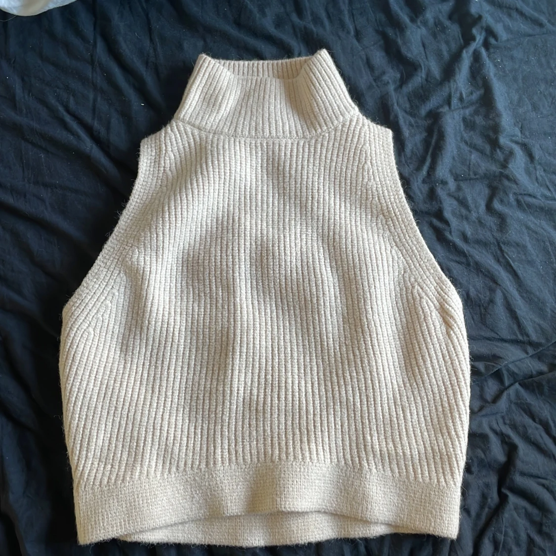 Stickad top med polokrage - 90