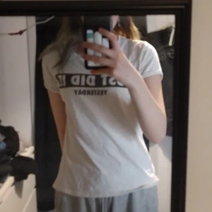 T-shirt - T-shirt storlek M. Står "just did it yesterday"