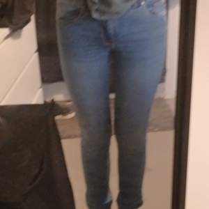 Blåa jeans i storlek S
