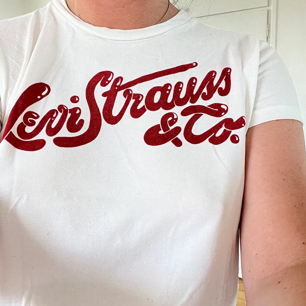 T-shirt från levis i bra skick. Storlek S. Säljer då jag ej använder längre. Köpare står för frakt. T-shirts.