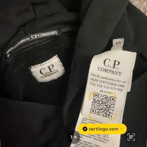 C.P. Company str S - Bra skick men säljer för den inte andvänds Vid snabb affär kan ni få den billigare  Köparen står för frakten Kom privat för mer bilder