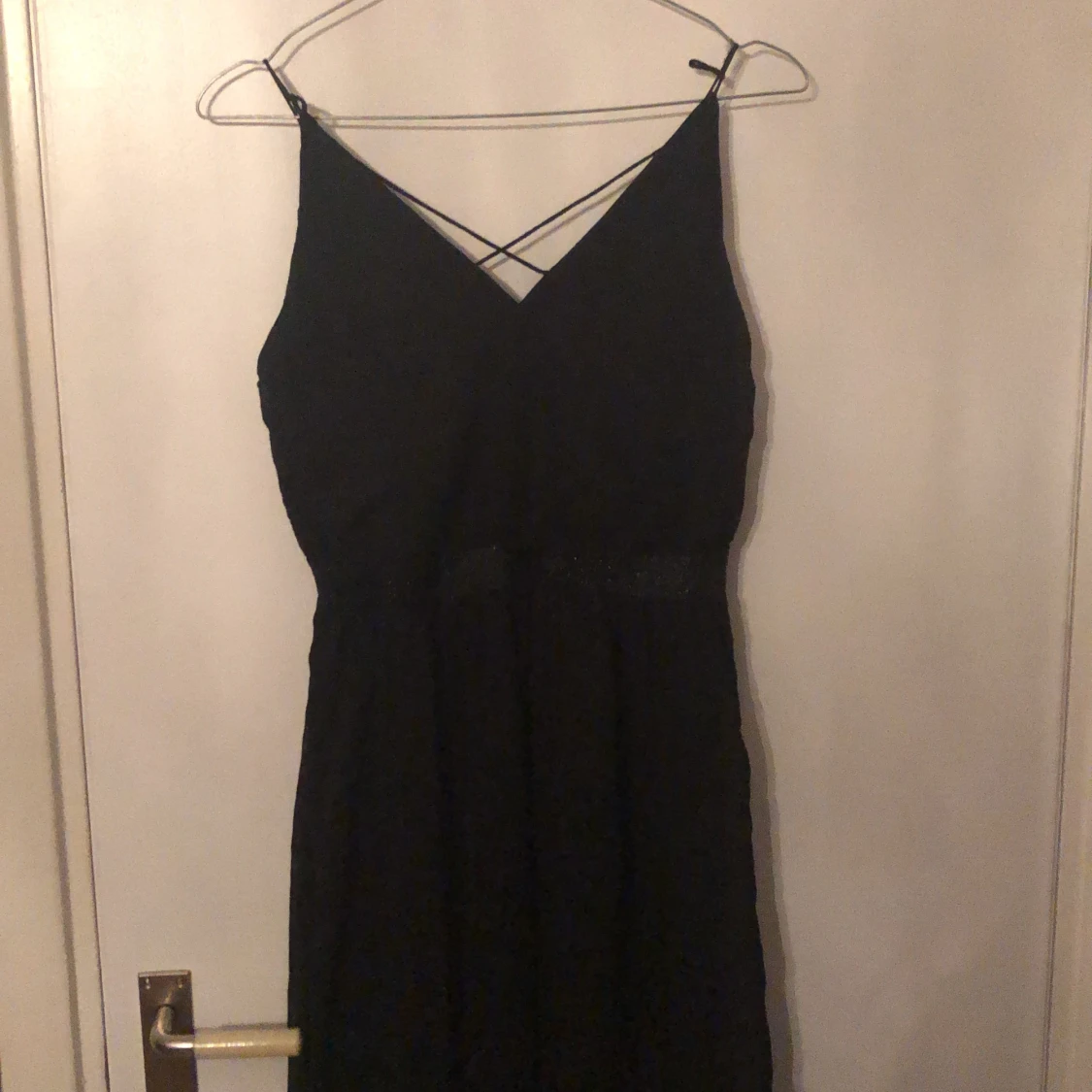 Svart klänning med glitterdetaljer