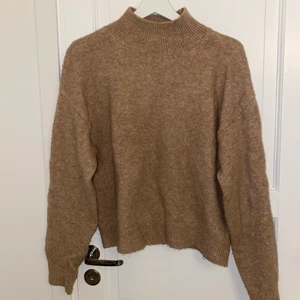 Stickad tröja  - Brun, knappt använd