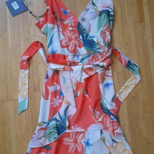 Parisian klänning - Helt ny klänning med lappen kvar