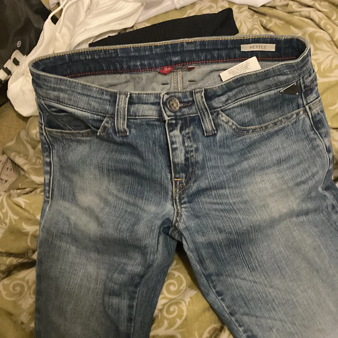 Trendiga lågmidjade byxor 