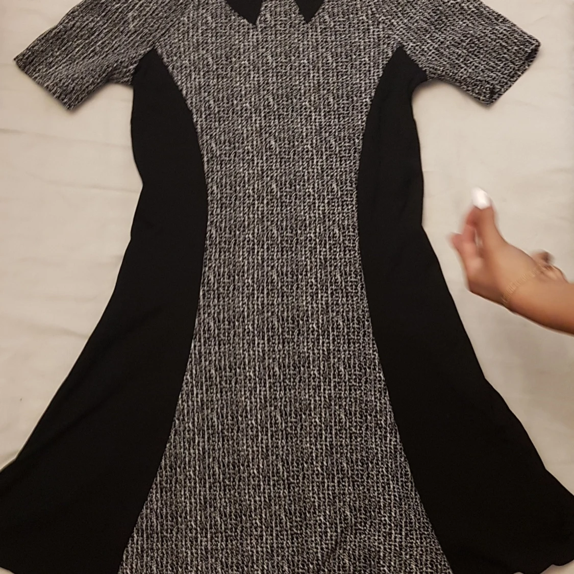 Svart och grå klänning - 90