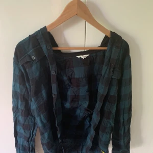 Skjorta - Skjorta med luva