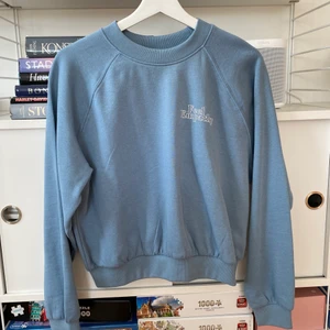 Collagetröja - collagetröja från hm, använd 1 gång. Kan hämtas i Telefonplan, annars står köparen står för frakt 🥰