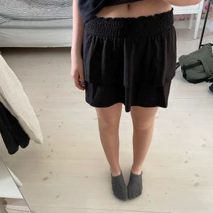 Volangkjol - Jättesöt och trendig kjol!❤️ går även att använda som tröja