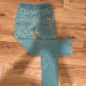 Juicy couture set - Ett juicy set från ali express, storlek s används få gånger. 🥰Säljer setet tillsammans sitter väldigt fint på, köpts för 600kr💖