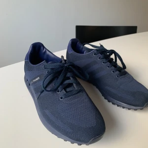 La Trainers skor  - Jätte bra skick, knappt använda, rena. Bra kap inför våren/sommaren!  Priset kan alltid diskuteras 