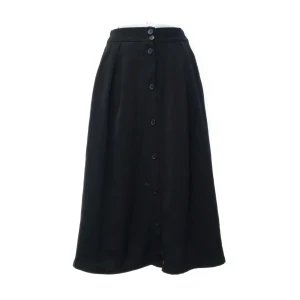 Svart lång kjol - Säljer för att den används inte!