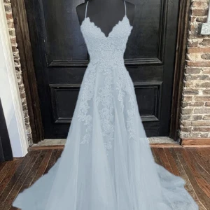 Ljusblå balklänning - Superfin ljusblå balklänning med släp. Aldrig använd!💕Nypris 3000kr