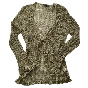 Stickad kofta  - Denna är mer grön i verkligheten. Har superfina spetsddetaljer på kragen och längst ned på armarna. 