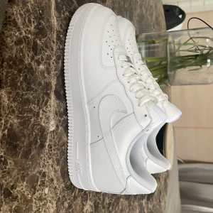 Air forces 1 - Helt nya köpte fel storlek storlek 42