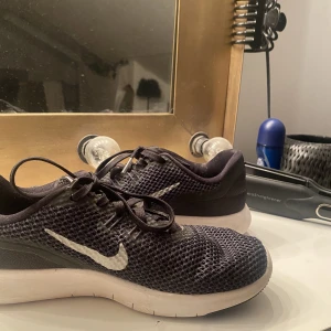 Skor - Träningsskor från Nike i storlek 36. I väldigt bra skick💞