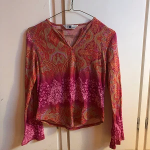 Y2k boho topp  - y2k-topp med utsvängda ärmar