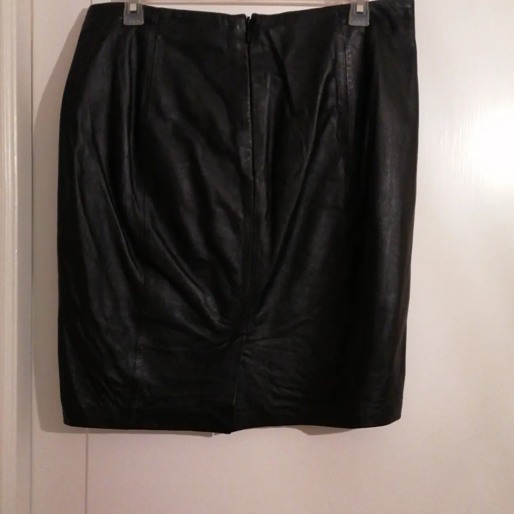 STOCKH LM äkta leder kjol använd 3 gånger nästan ny. Kjolar.