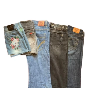 Se profilen - Just nu säljer vi massa snygga jeans och jeans kjolar. Bla de på bilden.  de blåa jeansen finns kvar