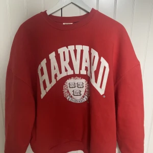 Harvard tröja - Super skön och varm tröja, oversized och super mysigt material!