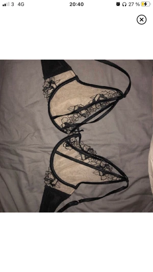 Bh Hunkemöller - Superfin Bh i mesh material, från Hunkemöller! Endast testad!  Storlek 80E, men skulle säga att den passar D bättre! 