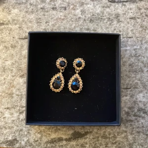 Lily&Rose örhängen  - Superfina örhängen från Lily and Rose som tyvärr inte kommer till användning.