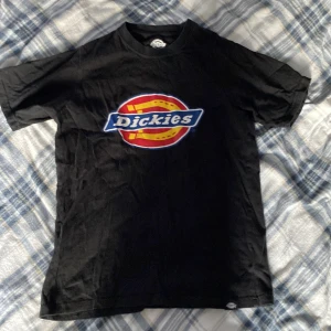 Dickies T-shirt  - Svar Dickies T-shirt i bra skick 