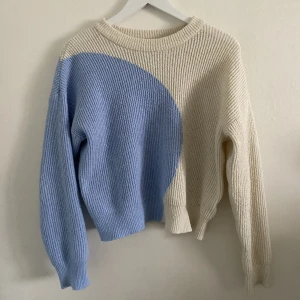 Stickad tröja - Superfin stickad tröja från NA-KD, jättebra skick🥰🥰