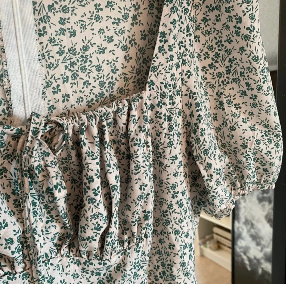 Grön blommig klänning - 90