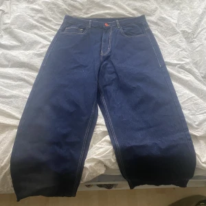 Bewider Jeans - Baggy bewider jeans i storlek 33/32 pytte lite uppklippta men annars är det inget fel på dom 