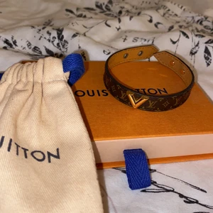 Louis Vuitton - Armband från Louis Vuitton, storlek 17. Självklart äkta, köpt för ca 2500 från deras egna hemsida men säljer nu för 1900. Nyskick