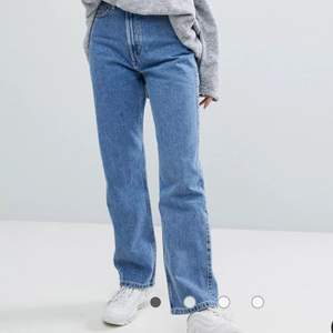 säljer mina jeans i modellen rowe, mörkblå superfin tvätt. använda men inte slitna, jättebra kvalitet! köpta för ca 500 för något år sedan.