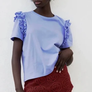 Zara tröja - En fin trendig zara tröja för 70kr+ frakt skriv för bilder i storlek s/m men sitter jättebra även på en xs 