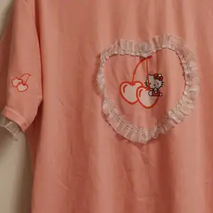 Söt t-shirt med Hello Kitty 