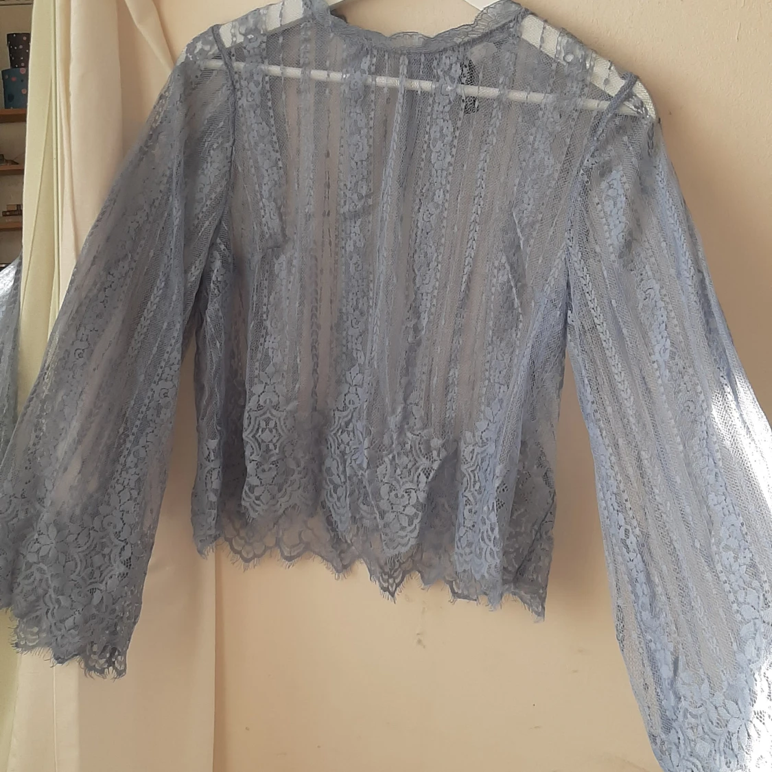 Ljusblå spets blus