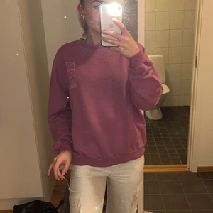 Sweatshirt - Säljer denna snygging i Stolek xs. Prislapp sitter kvar och helt oanvänd:)