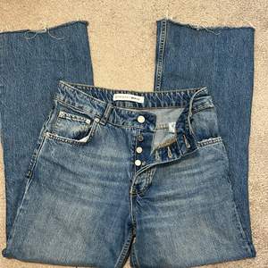 Jeans använda  1-2 gånger och det är väldigt bra skick på byxan.