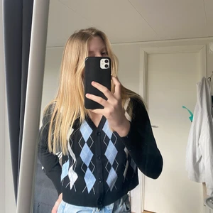 Kofta - Denna fina koftan är ifrån shein och är använd max en gång! 💕