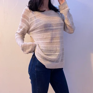 Skit snygg grunge tröja⚡️🌌 - Grunge överdel som funkar perfekt till om du har den stilen. Kan stylas med kedjor/ringar etc⚡️ Perfekt skick❣️ KOLLA BIO!💟 