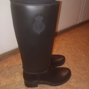 Ralph Lauren stövlar svarta  - Ralph Lauren stövlar svarta storlek 41 använda 2-3 gånger ny pris 3995kr när min fru köpte dom från Zalando