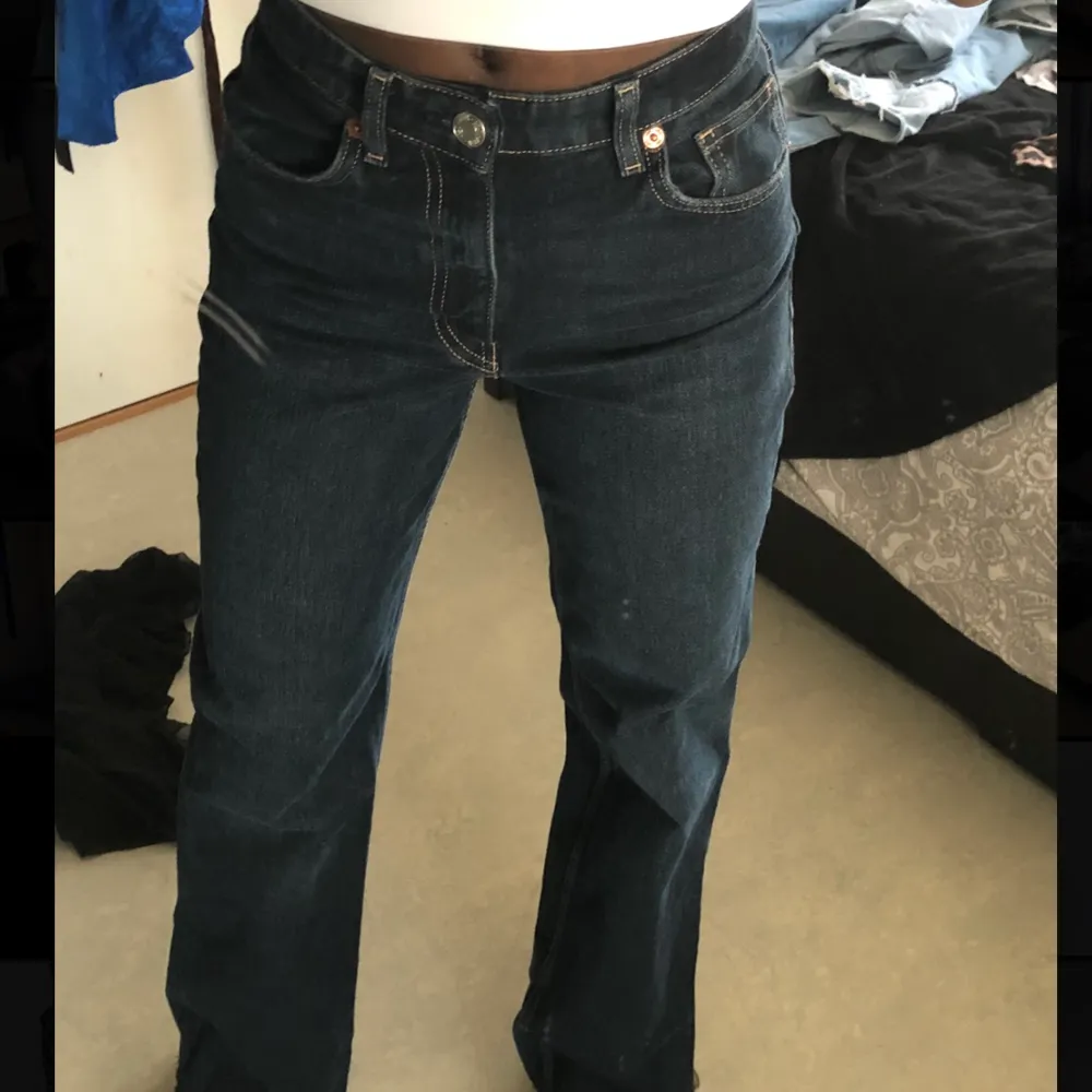 Långa Jeans från Zara, knappt använda. Är 174cm lång!. Jeans & Byxor.