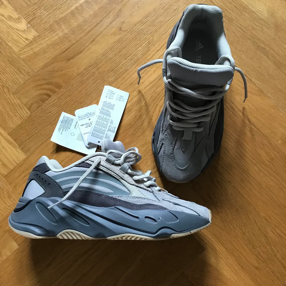 Adidas Yeezy 700 v2 Tephra Sneakers - Size UK 6 Adidas size 40. Will fit someone who takes a shoe size between 39 / 40. Brand new, never worn. Buyer pays for all shipping costs. All items sent with tracking number.   No swaps, no trades, no offers. . Skor.
