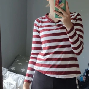 Randig tröja från lager 157 - En långärmad t-shirt från lager 157. 