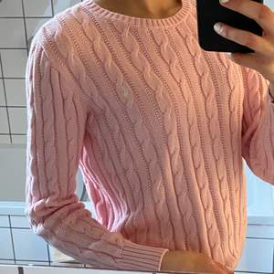 Jättefin nästintill oanvänd rosa Ralph Lauren tröja. Strl 12-14 år (xs)  Nypris: 1200kr. mitt pris: 600kr + frakt