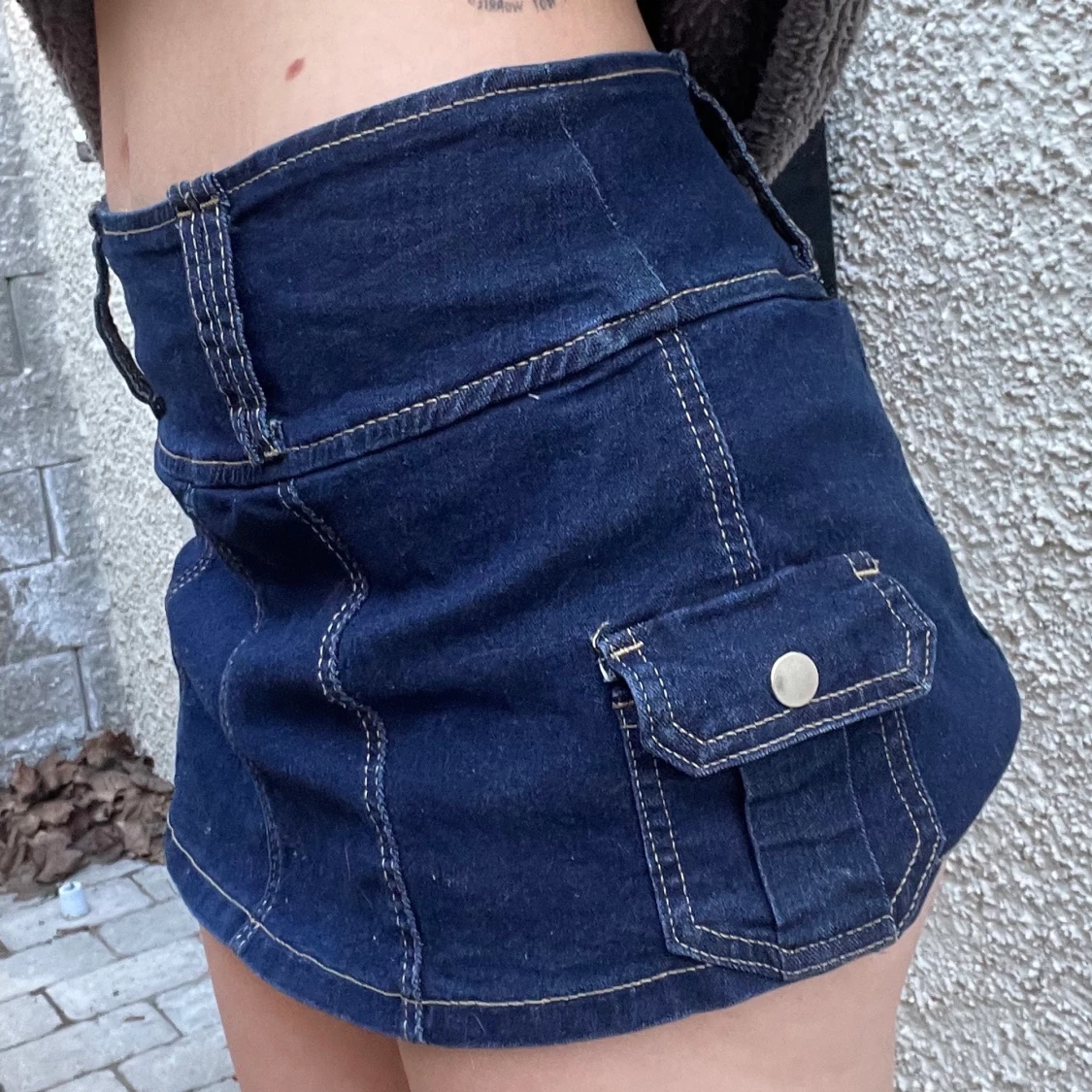 Y2K-inspirerad jeanskjol