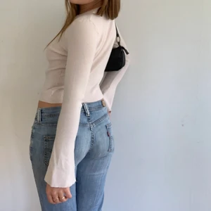 Ljusrosa topp med vida armar  - Jättefin ljusrosa topp med vida armar köpt secondhand. Frakt på 45 eller så möts vi på söder!