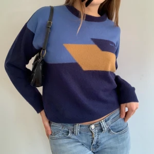 Stickad adidas tröja  - Superfin stickad tröja från adidas! Jättefint skick köpt på fin secondhand i Paris. Frakt på 59 eller så möts vi på söder 💝